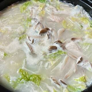 ブリと白菜の豚骨スープ鍋